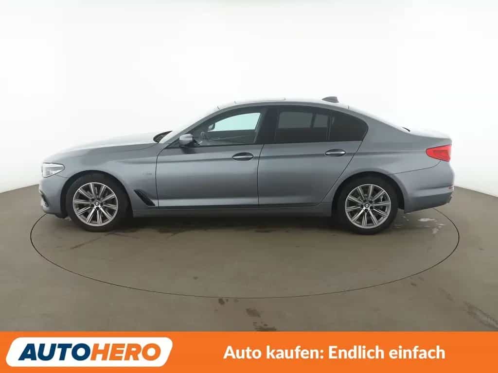 BMW 5 Series 540i xDrive Sport Line Aut.*NAVI*LED*HUD*CAM* 08/2017-photo-2