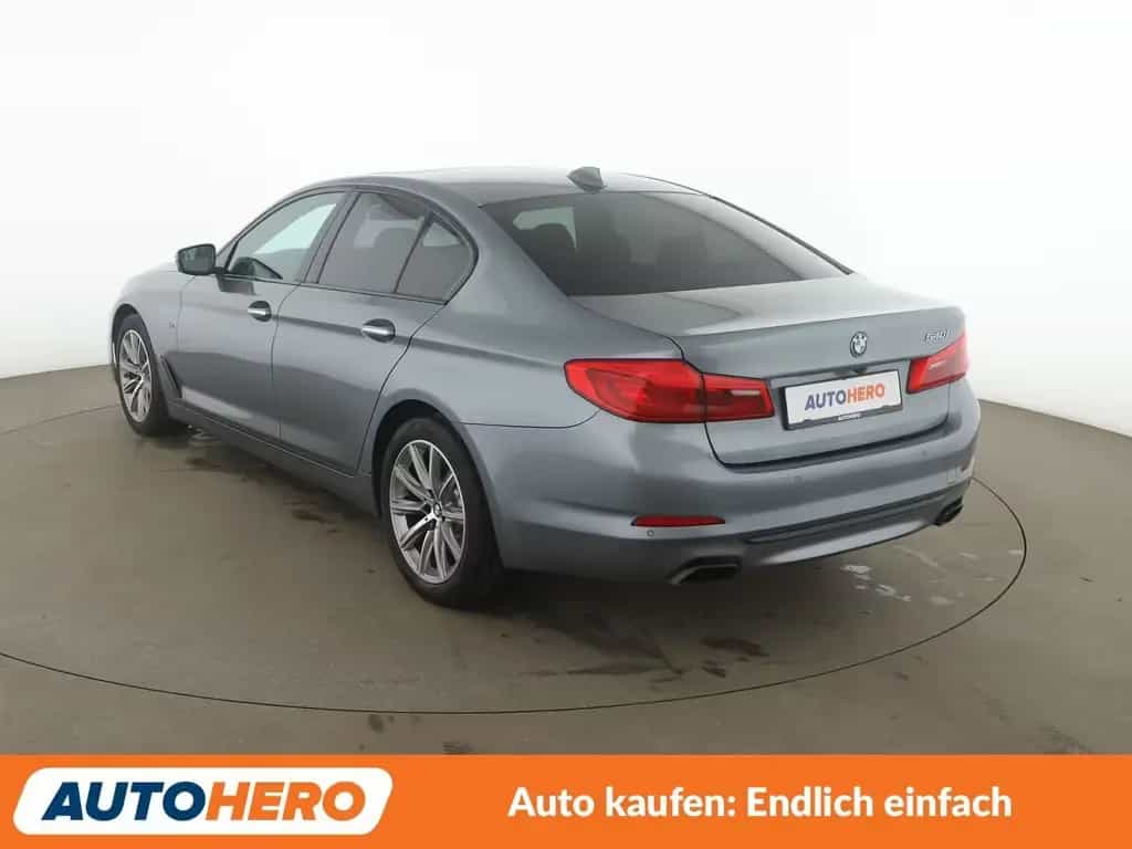 BMW 5 Series 540i xDrive Sport Line Aut.*NAVI*LED*HUD*CAM* 08/2017-photo-3