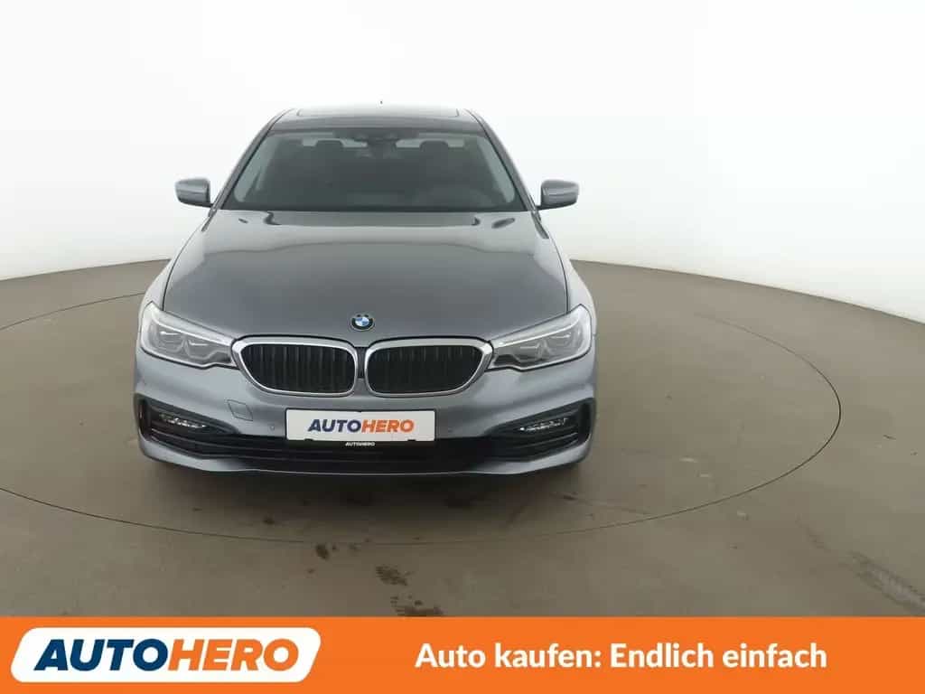 BMW 5 Series 540i xDrive Sport Line Aut.*NAVI*LED*HUD*CAM* 08/2017-photo-8