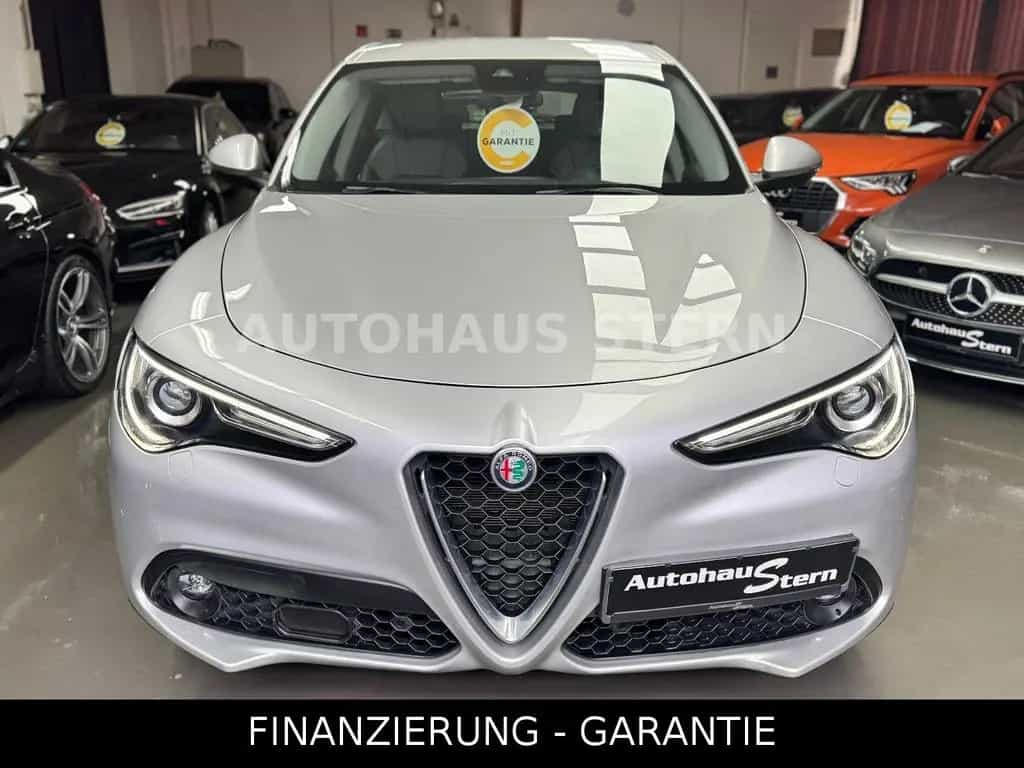 Alfa Romeo Stelvio Super Kamera Spur 8fach DAB Tempomat 05/2017-photo-1