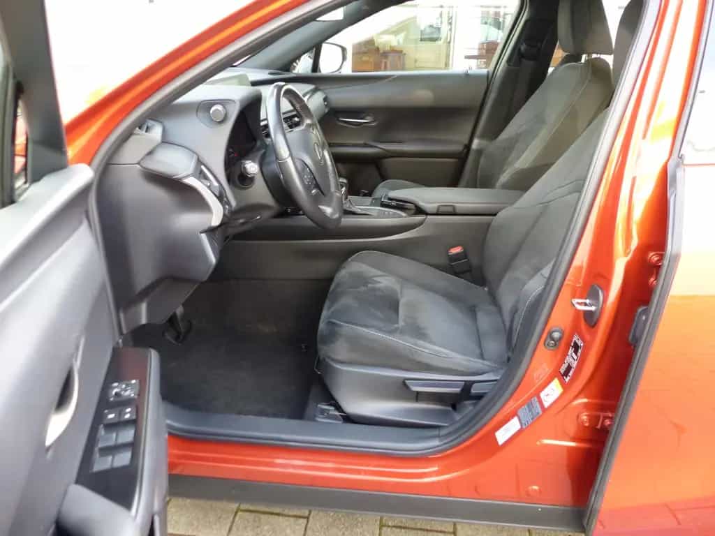 Lexus UX 200 Launch Edition Navi LED SHZ Kamera Tempom 06/2019-photo-11