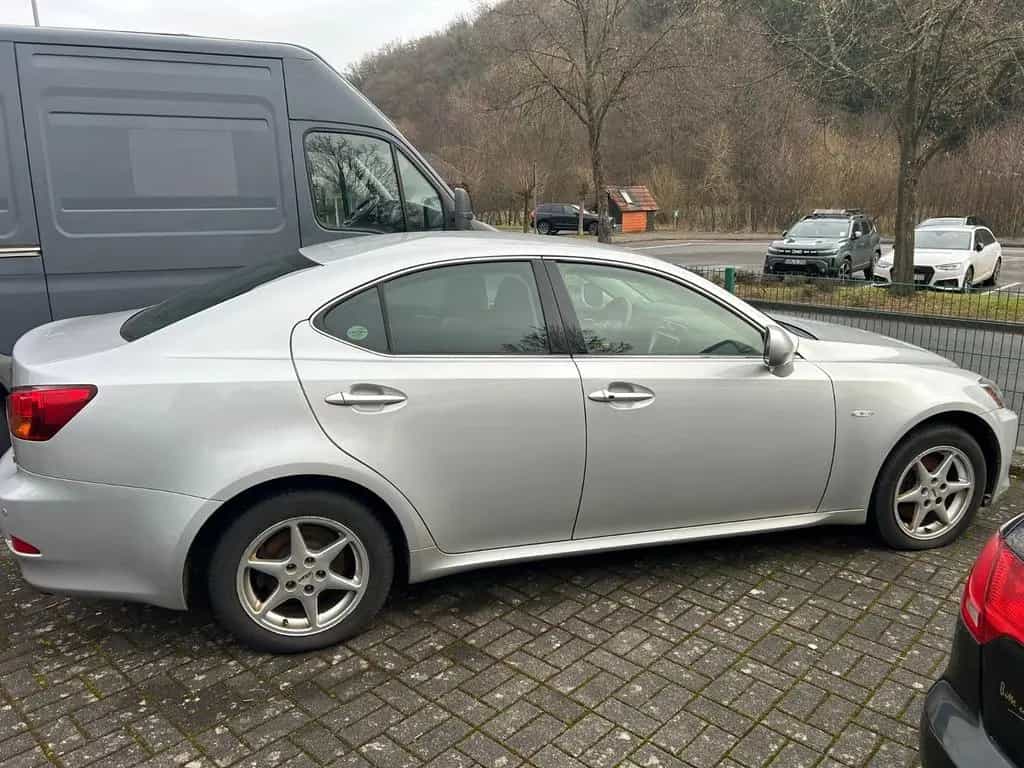 Lexus Other ANDERE IS 220d 03/2006-photo-1