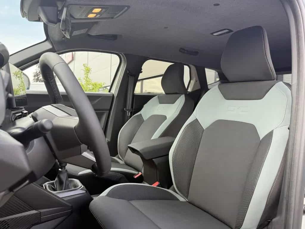 Dacia Duster III 1.2 TCe 130 MHEV Extreme Kamera CarPl 03/2025-photo-10