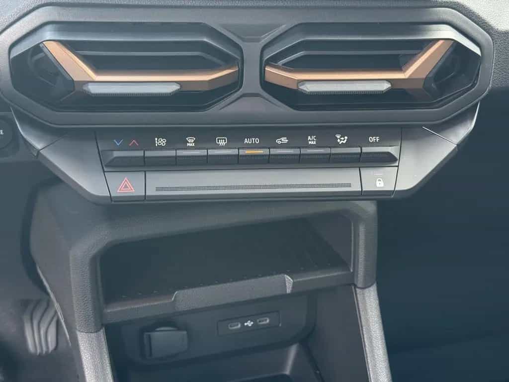 Dacia Duster III 1.2 TCe 130 MHEV Extreme Kamera CarPl 03/2025-photo-17