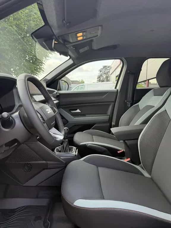 Dacia Duster III 1.2 TCe 130 MHEV Extreme Kamera CarPl 03/2025-photo-9