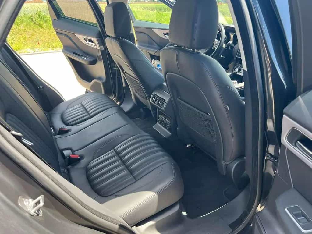 Jaguar F-Pace Portfolio AWD 05/2017-photo-11
