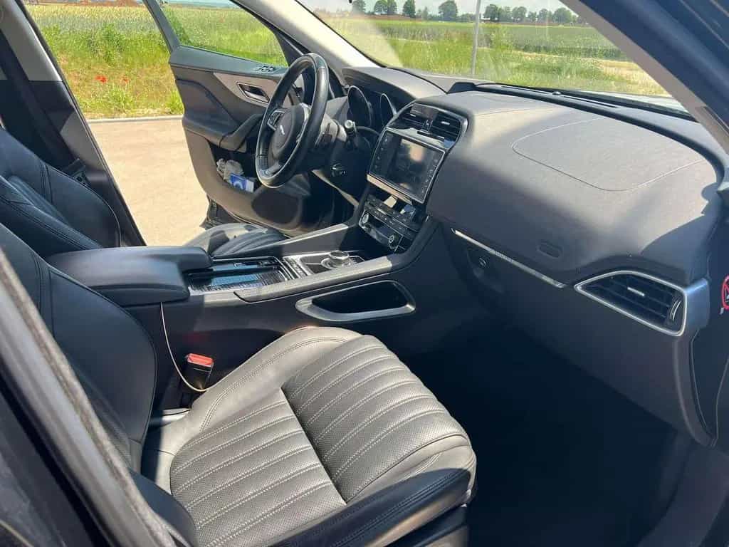 Jaguar F-Pace Portfolio AWD 05/2017-photo-12