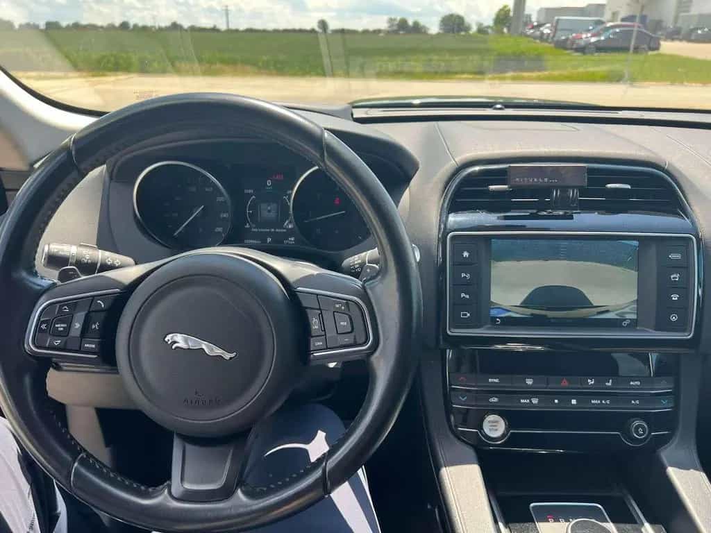 Jaguar F-Pace Portfolio AWD 05/2017-photo-15