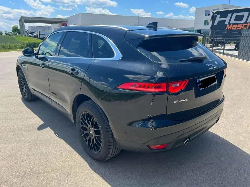 Jaguar F-Pace Portfolio AWD 05/2017-photo-19