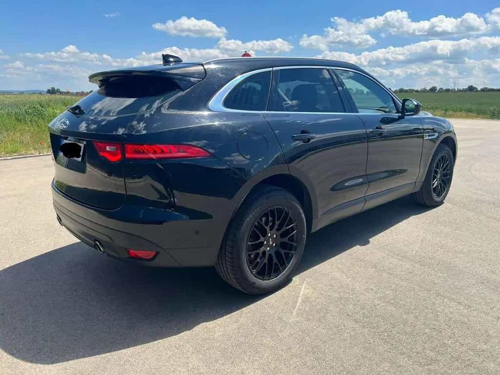 Jaguar F-Pace Portfolio AWD 05/2017-photo-21