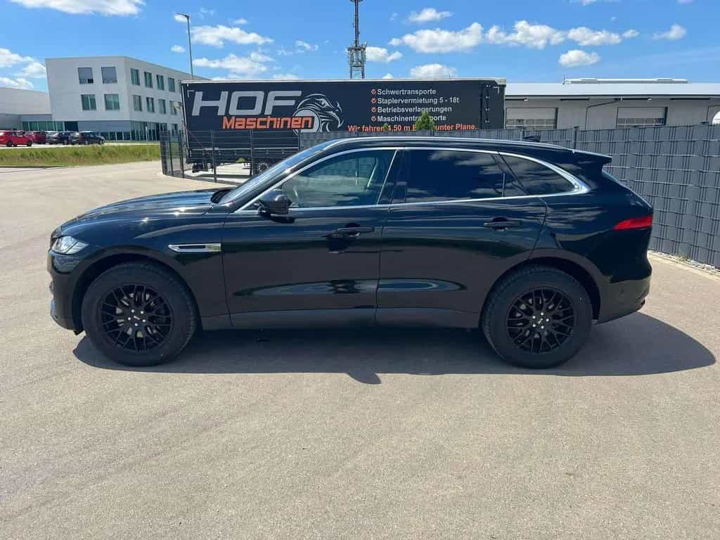 Jaguar F-Pace Portfolio AWD 05/2017-photo-23
