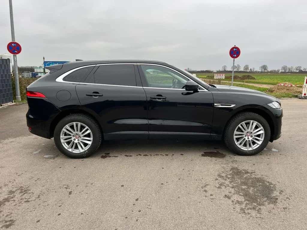 Jaguar F-Pace Portfolio AWD 05/2017-photo-2