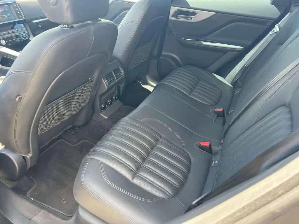 Jaguar F-Pace Portfolio AWD 05/2017-photo-7