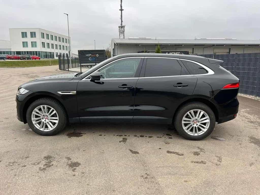 Jaguar F-Pace Portfolio AWD 05/2017-photo-8