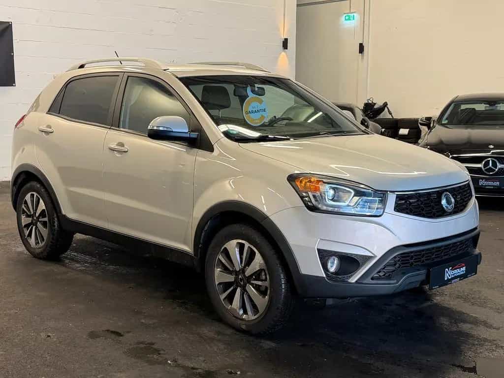 Ssangyong Korando 2.0 D*Sapphire*Automatik*Garantie*Leder* 05/2015-photo-1