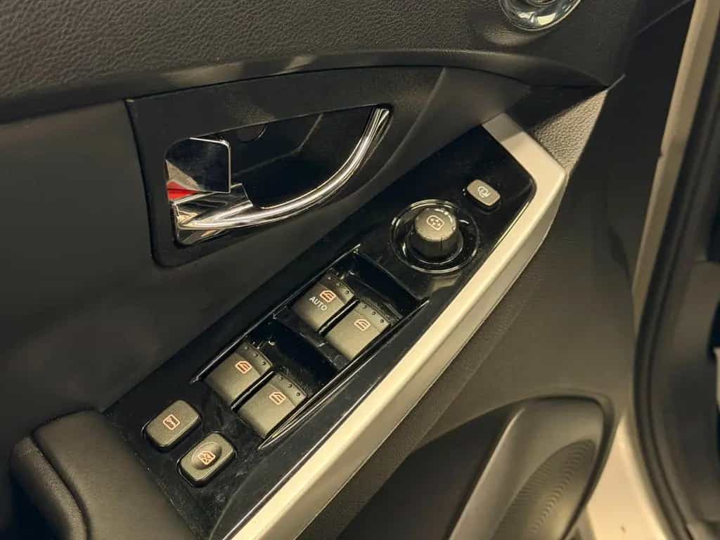 Ssangyong Korando 2.0 D*Sapphire*Automatik*Garantie*Leder* 05/2015-photo-13