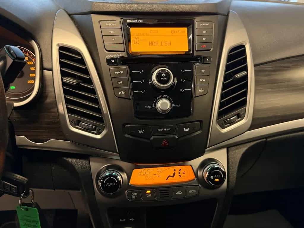 Ssangyong Korando 2.0 D*Sapphire*Automatik*Garantie*Leder* 05/2015-photo-16