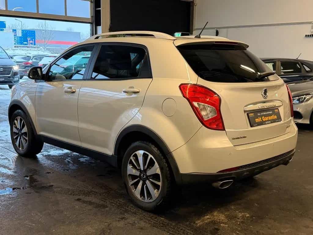 Ssangyong Korando 2.0 D*Sapphire*Automatik*Garantie*Leder* 05/2015-photo-4