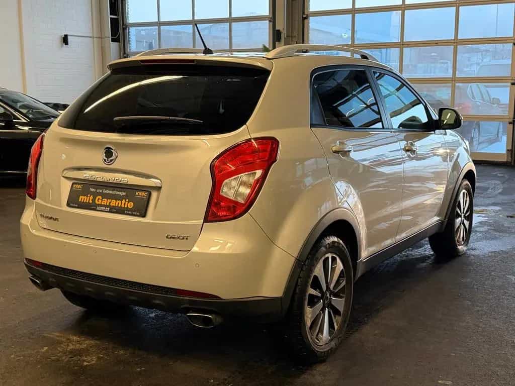 Ssangyong Korando 2.0 D*Sapphire*Automatik*Garantie*Leder* 05/2015-photo-6