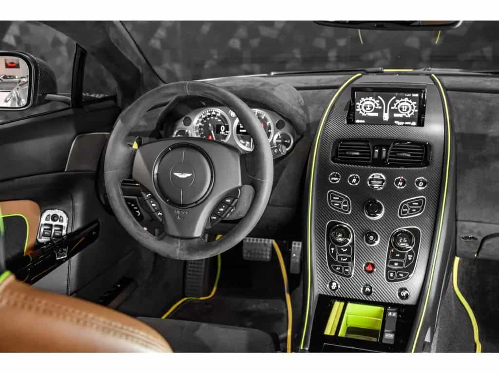 Aston Martin V8 Vantage AMR - 1 OF 200 06/2018-photo-13