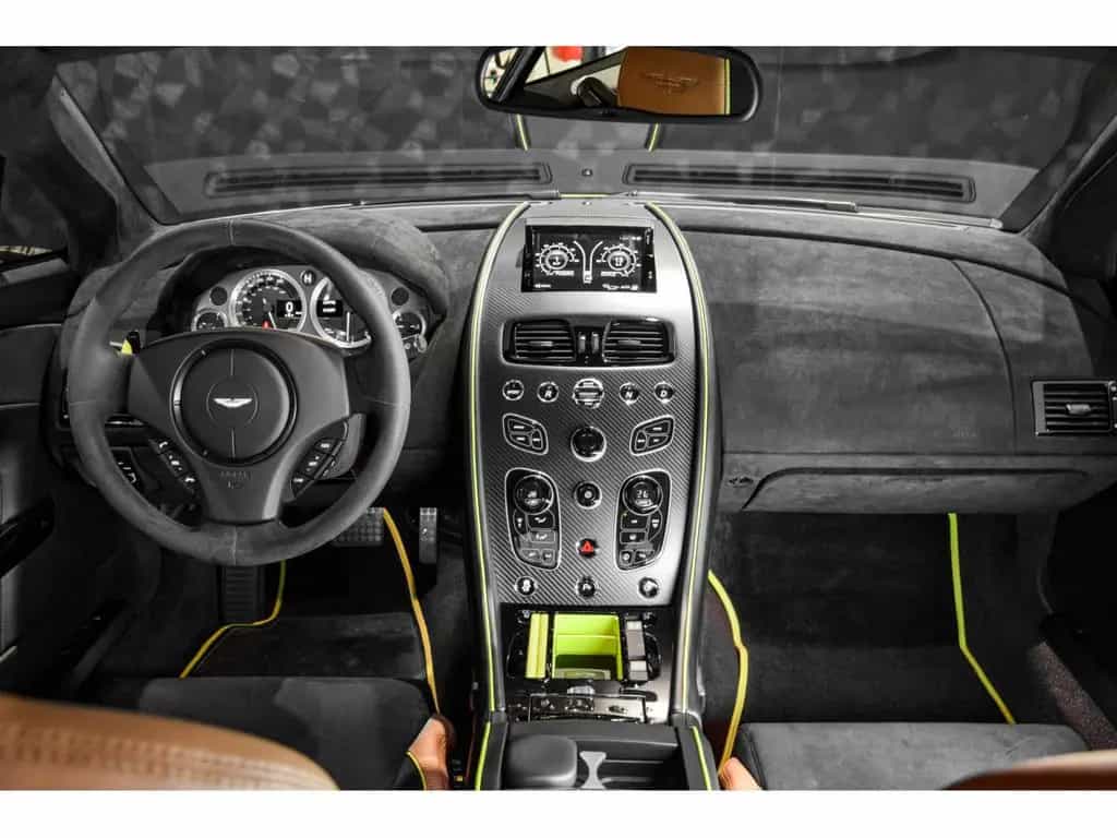 Aston Martin V8 Vantage AMR - 1 OF 200 06/2018-photo-16