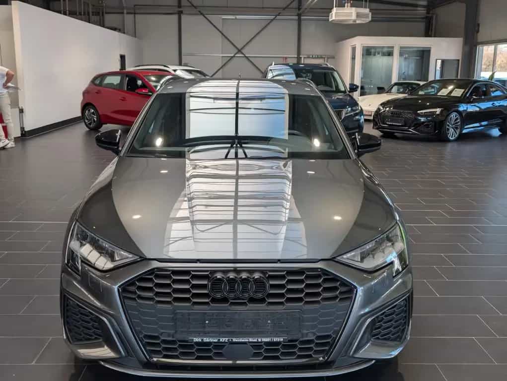 Audi A3 35 TFSI Sportback S tronic S line 8-fach 01/2023-photo-2
