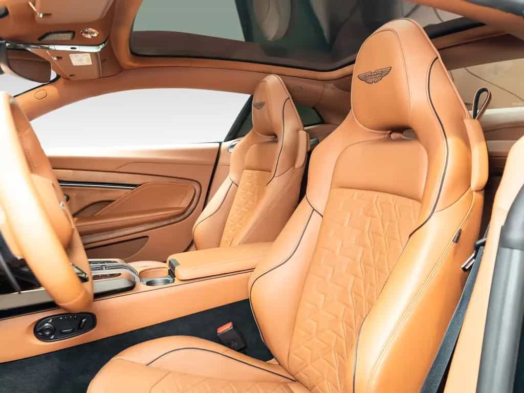 Aston Martin Vanquish | Q Paint | Carbon Gloss Exterior 07/2025-photo-6