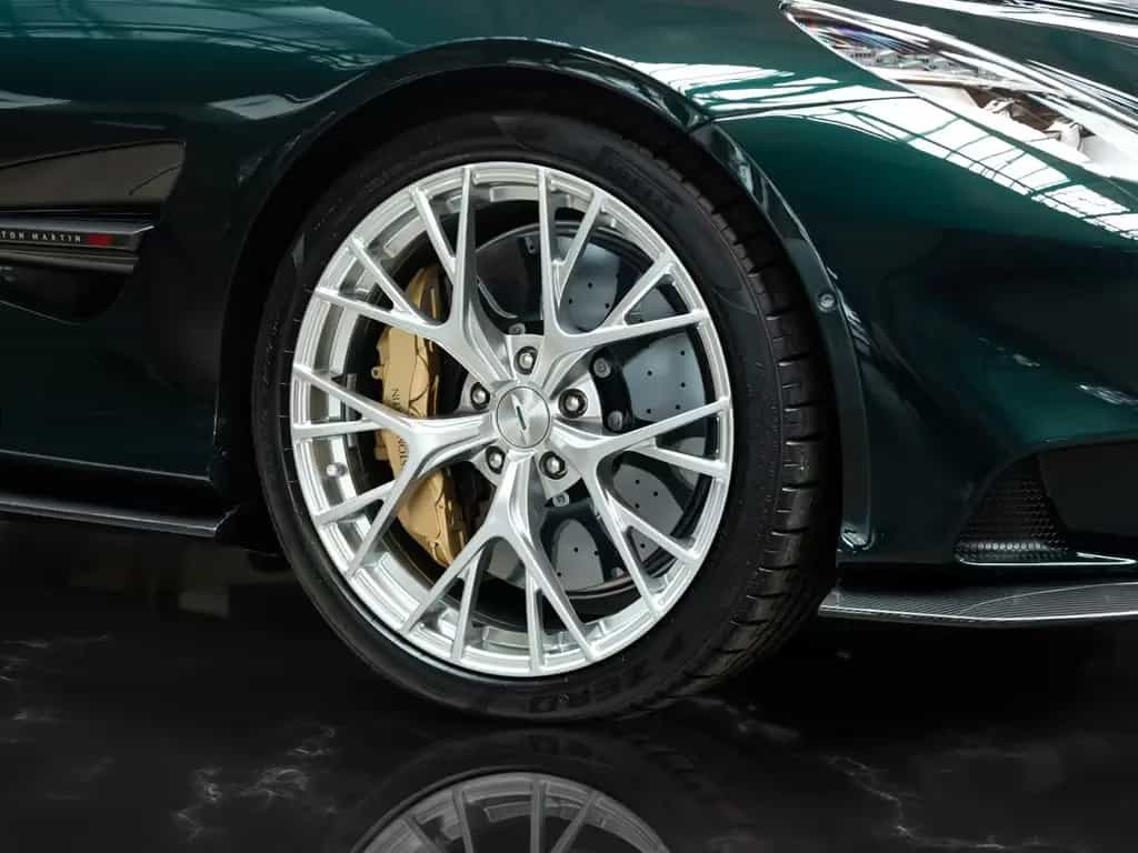 Aston Martin Vanquish | Q Paint | Carbon Gloss Exterior 07/2025-photo-7