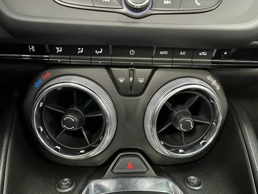 Chevrolet Camaro 2,0l Turbo Cabrio *AUT / LEDER/ZL1 Front* 06/2022-photo-17