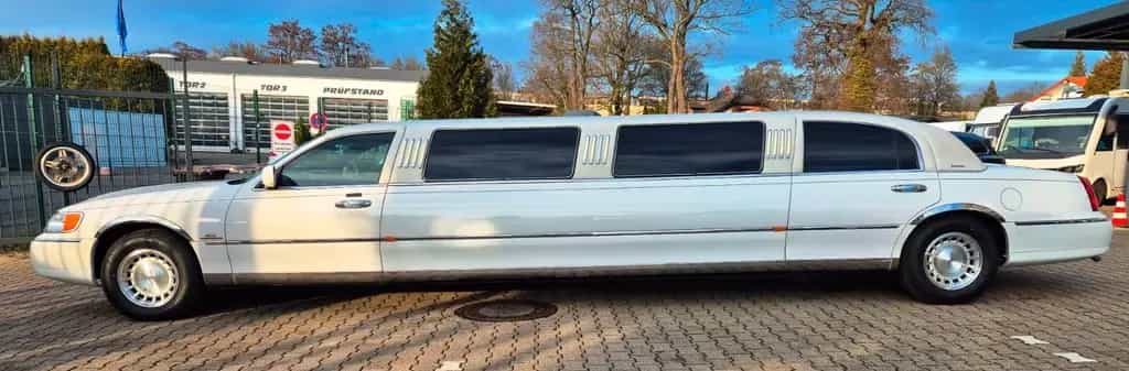 Lincoln Town Car Stretchlimousine 8,6 Meter lang V8 07/1999-photo-1