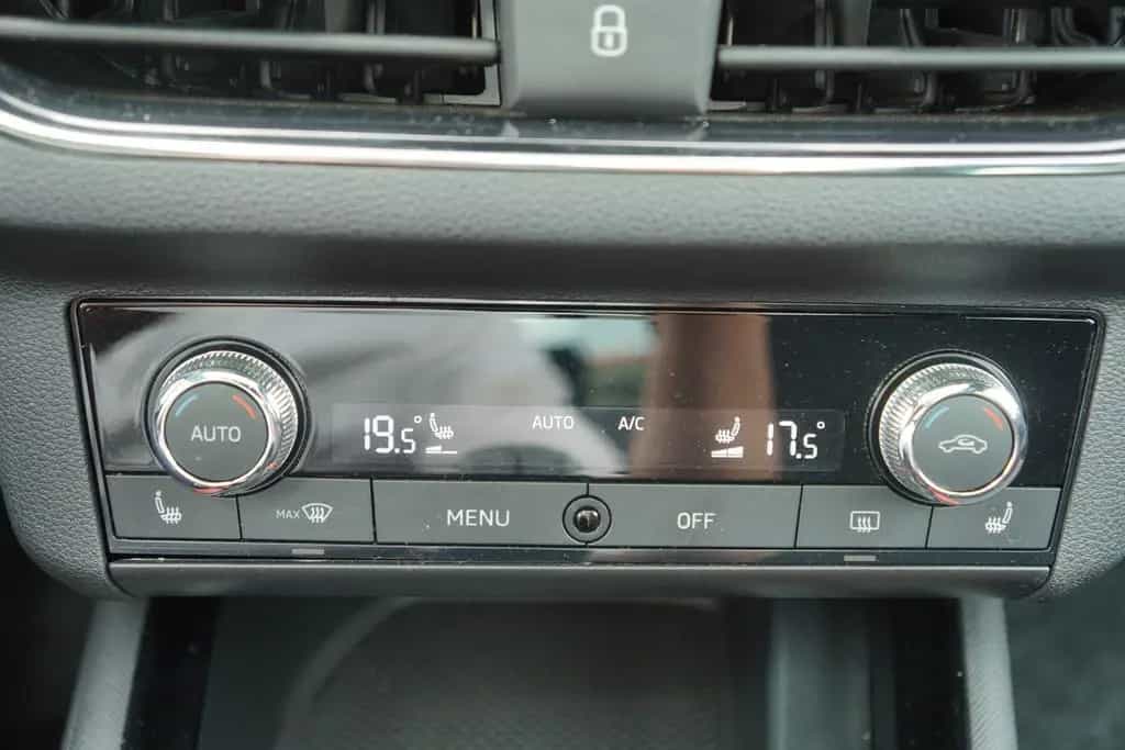 Skoda Kamiq 1.5 TSI Monte Carlo LED ACC SmartLink AHK 08/2020-photo-16