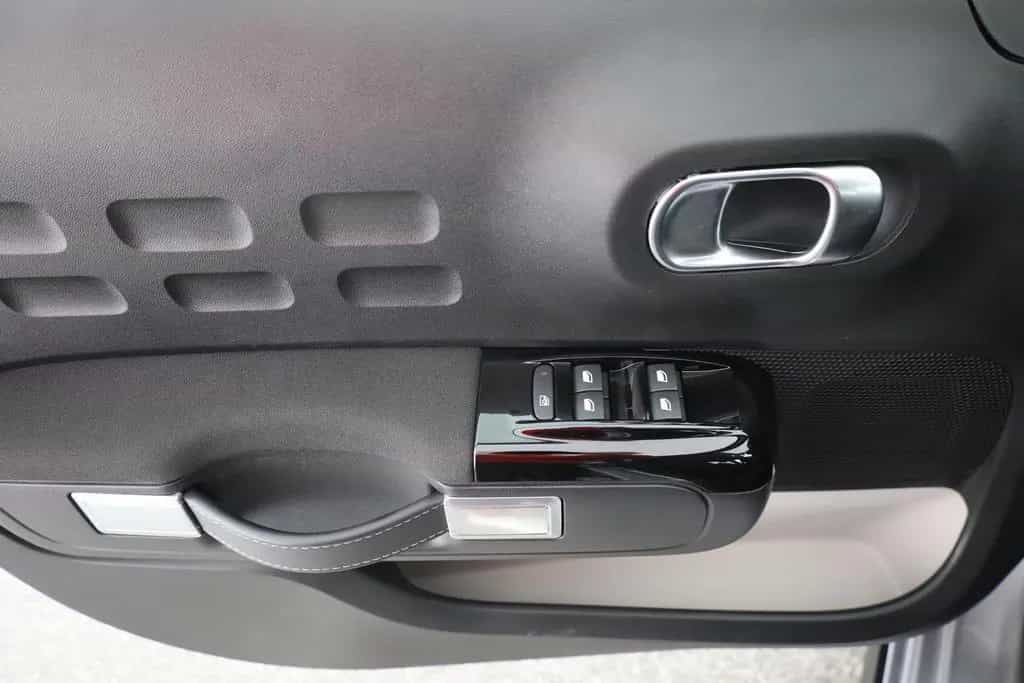 Citroën C3 1.2 PureTech 110 LED Navi Tempomat Kamera DAB 04/2024-photo-17