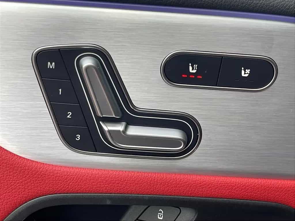 Mercedes-Benz GLA-Class 200 AMG AUTOM. PANORA MASSAGE LEDER GARANTIE 01/2021-photo-37
