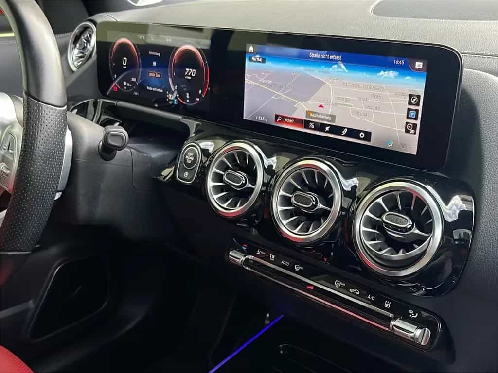 Mercedes-Benz GLA-Class 200 AMG AUTOM. PANORA MASSAGE LEDER GARANTIE 01/2021-photo-39
