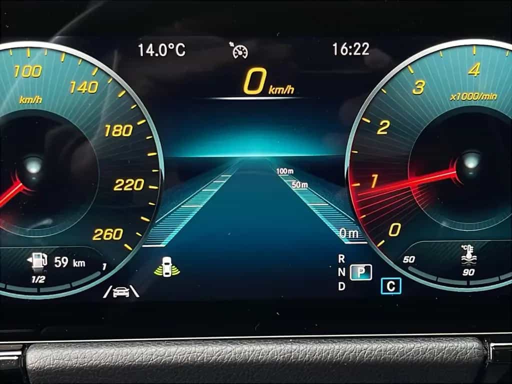 Mercedes-Benz GLA-Class 200 AMG AUTOM. PANORA MASSAGE LEDER GARANTIE 01/2021-photo-43