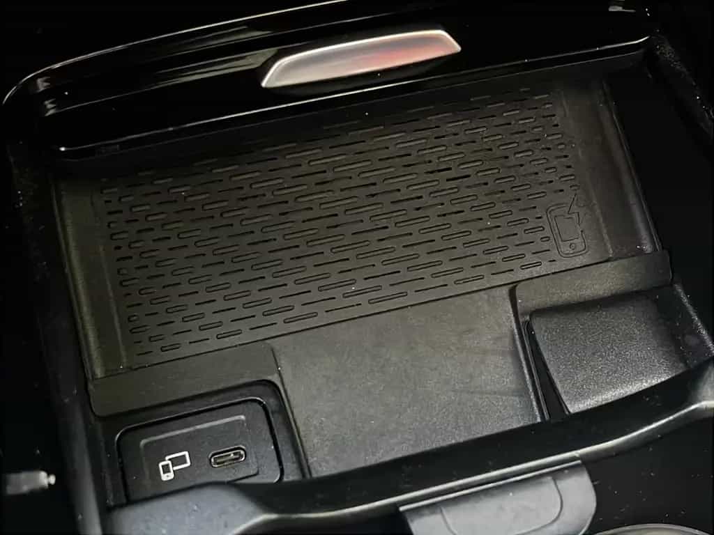 Mercedes-Benz GLA-Class 200 AMG AUTOM. PANORA MASSAGE LEDER GARANTIE 01/2021-photo-48