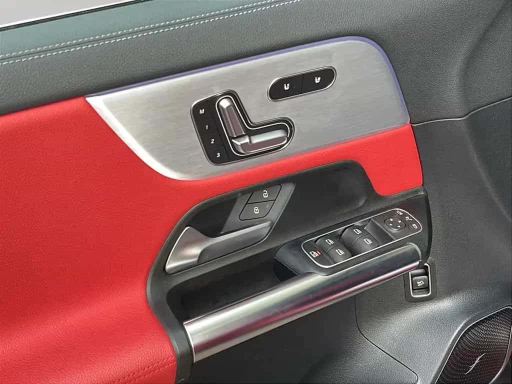 Mercedes-Benz GLA-Class 200 AMG AUTOM. PANORA MASSAGE LEDER GARANTIE 01/2021-photo-9