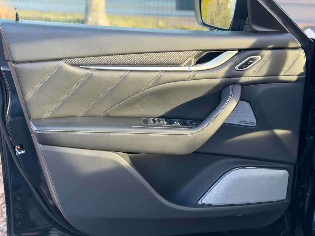 Maserati Levante Trofeo 3.8 V8 Facelift/Carbon/B&W/22' 09/2021-photo-29