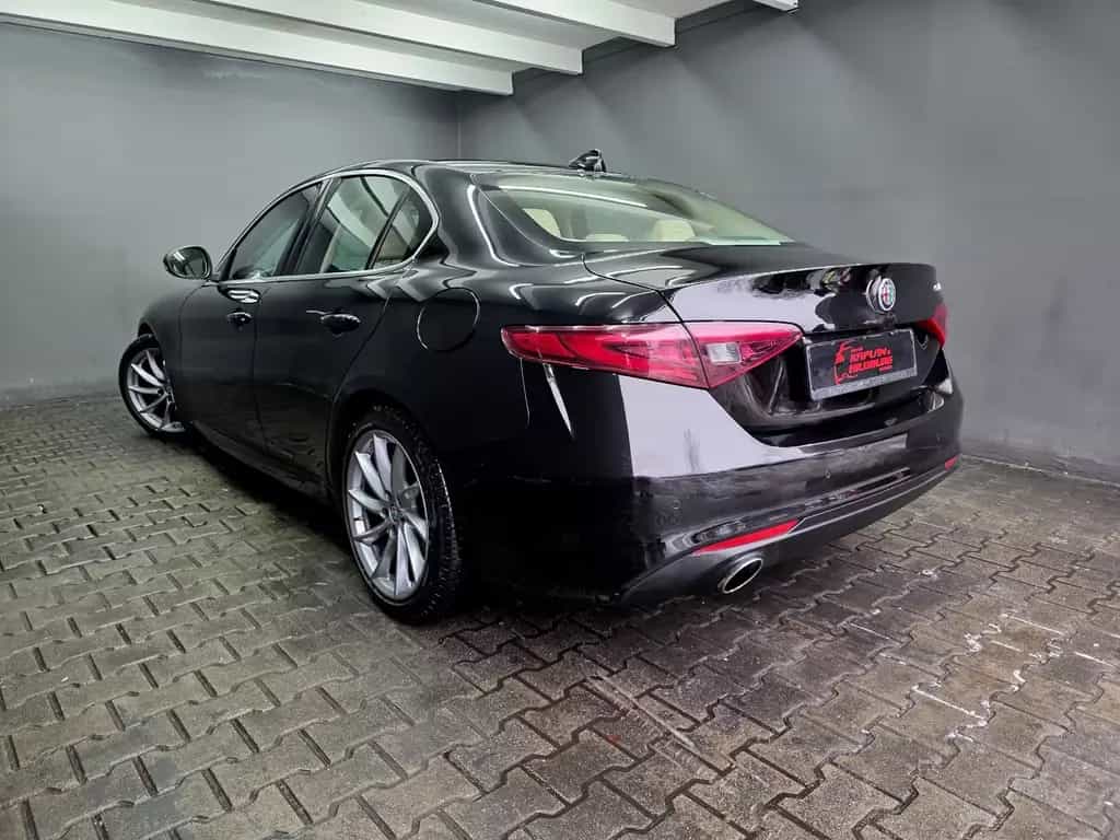 Alfa Romeo Giulia 2.0 SUPER, AUTOMATIK, R-KAMERA, LEDER,ACC 06/2017-photo-3