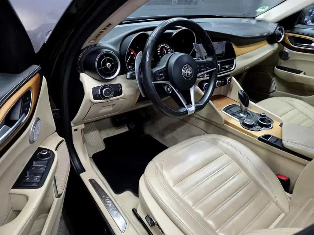 Alfa Romeo Giulia 2.0 SUPER, AUTOMATIK, R-KAMERA, LEDER,ACC 06/2017-photo-6