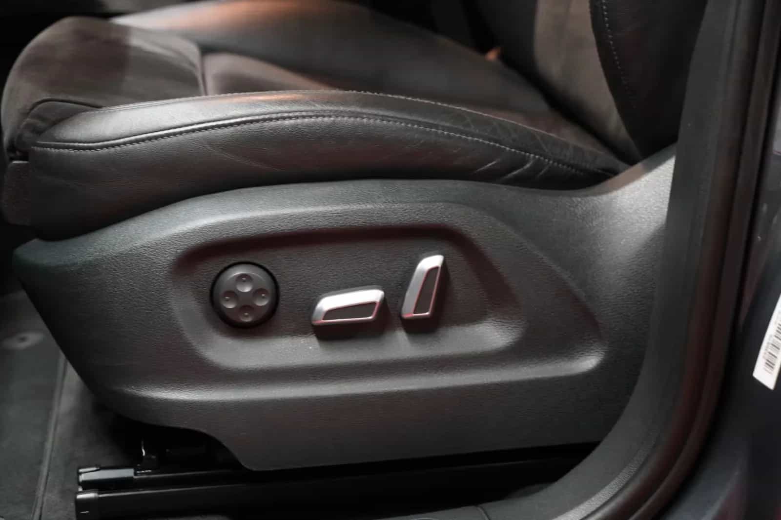 Audi SQ5 07/2016-photo-16