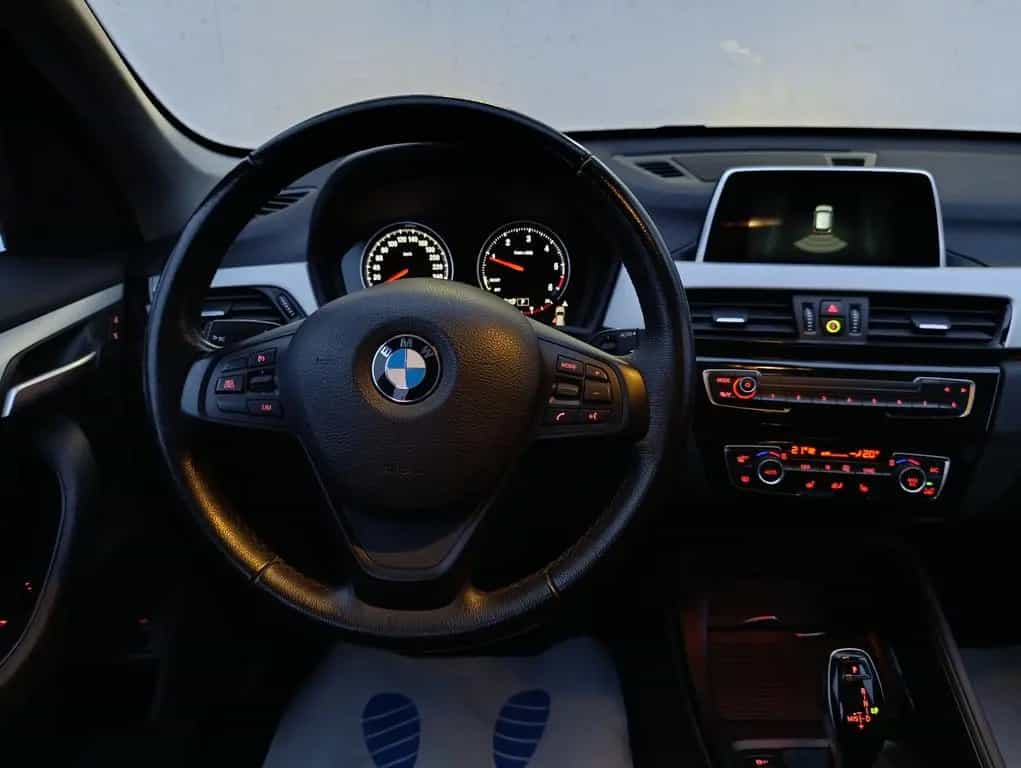BMW X1 sDrive 18 d Advantage Navi LED AHK PDC SHZ 10/2018-photo-13