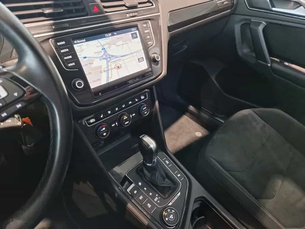 Volkswagen Tiguan Highline BMT 4Motion 180PS PANO 1. HAND 06/2016-photo-16