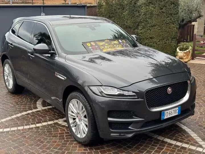 Jaguar F-Pace 2.0 D 180 CV Portfolio 04/2016-photo-1