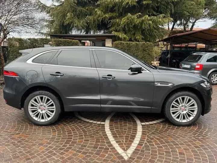 Jaguar F-Pace 2.0 D 180 CV Portfolio 04/2016-photo-2