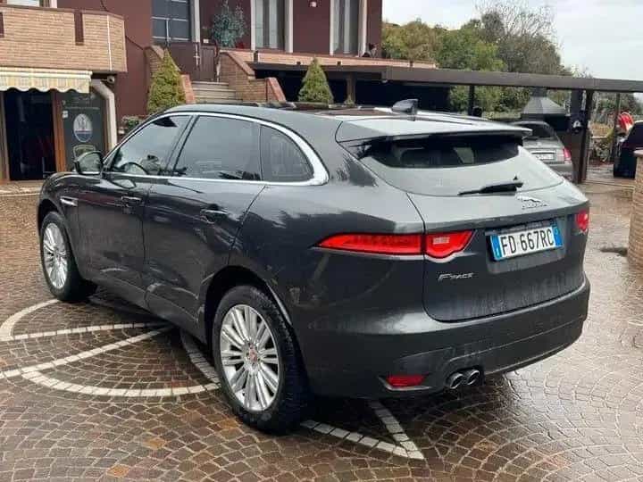 Jaguar F-Pace 2.0 D 180 CV Portfolio 04/2016-photo-3