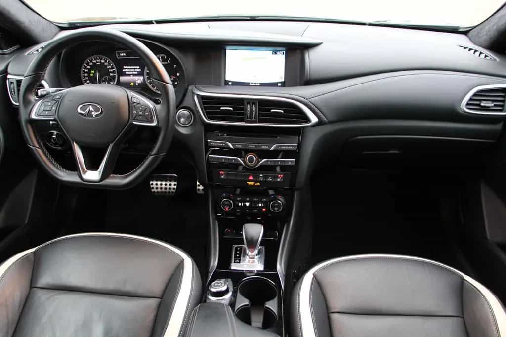 Infiniti Q30 2.0 AWD Sport Tech 08/2019-photo-9