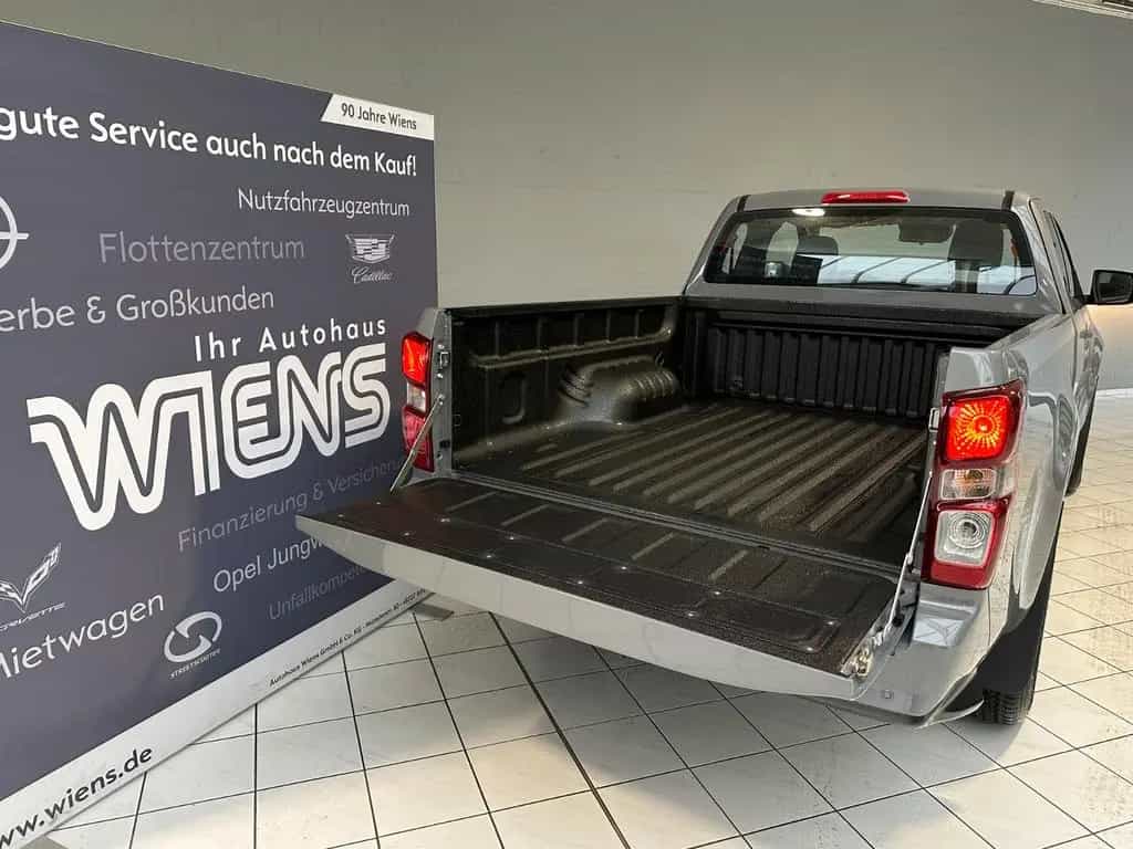 Isuzu D-Max Double Cab LS null-photo-10