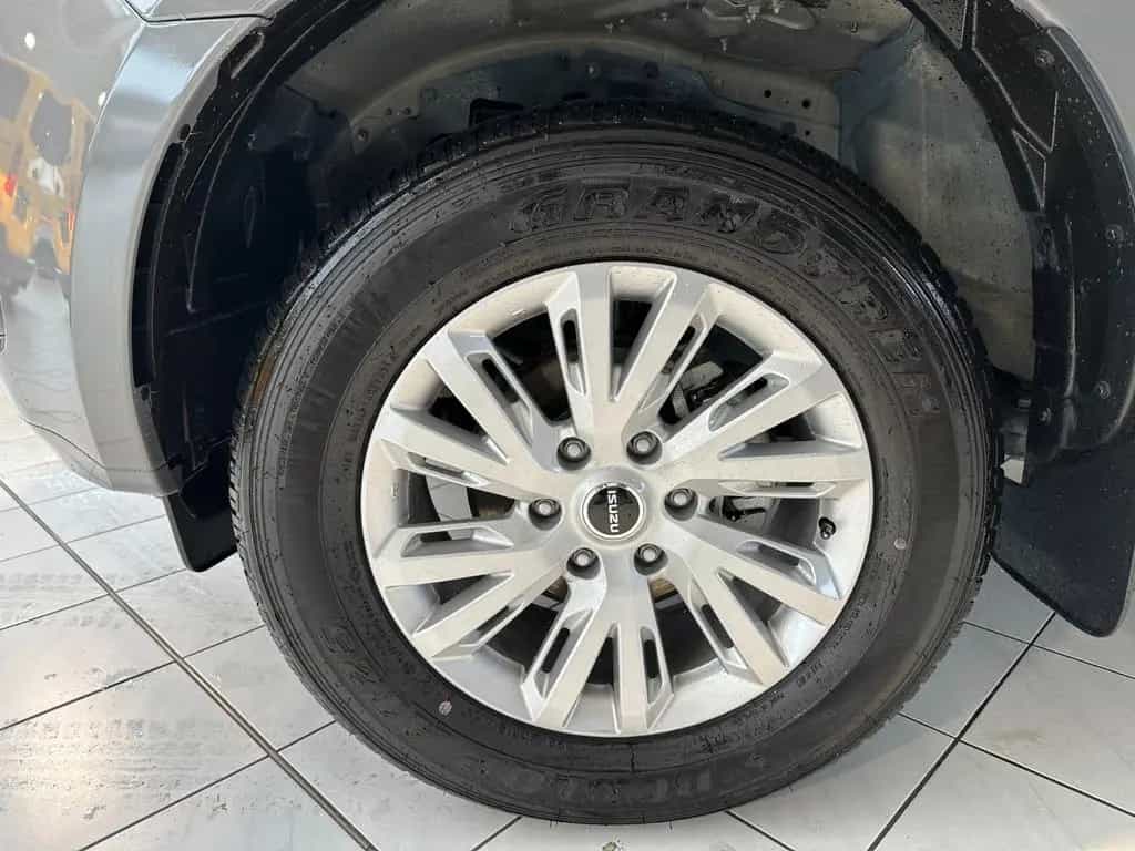 Isuzu D-Max Double Cab LS null-photo-2