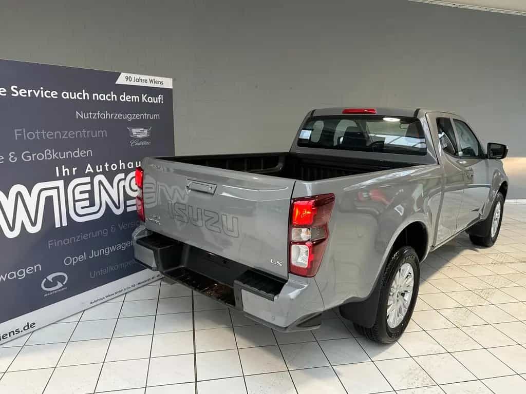 Isuzu D-Max Double Cab LS null-photo-9